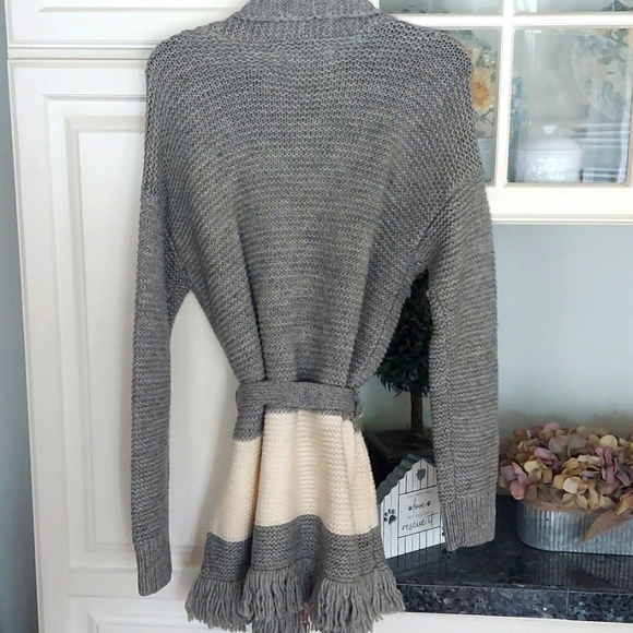Loft Cozy Gray and Cream Cardigan Sweater. Size M - Picture 4 of 4